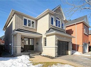 2094 Frontier Dr, Oakville, ON L6M 3V5