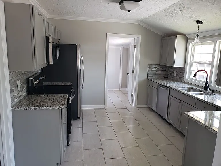 904 Snow St — Photo 19