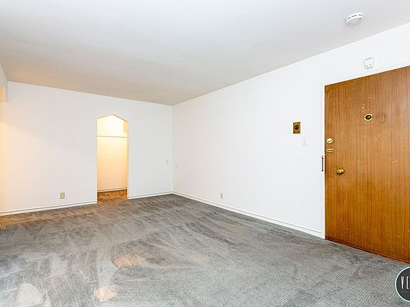 4th image of 1665 Chestnut St APT 104