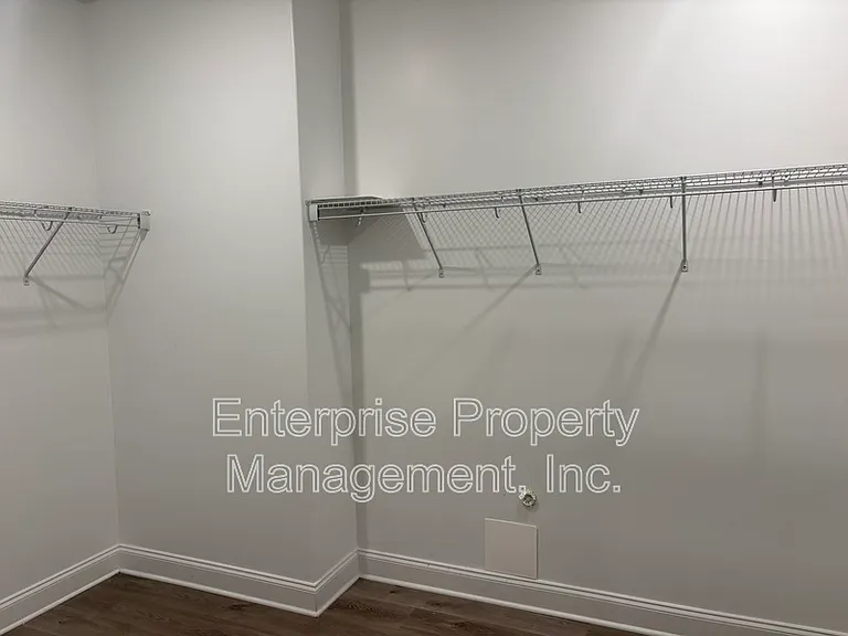 564 Holden Dr — Photo 15