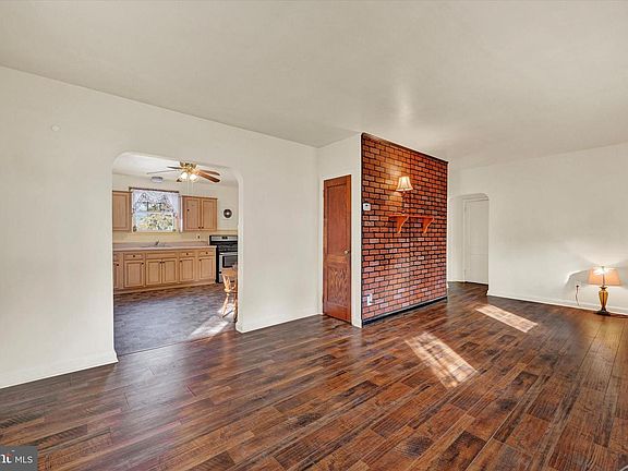 5th image of 3049 E Prospect Rd