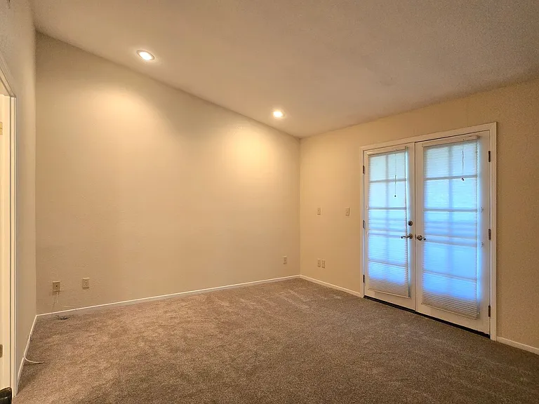 215 Avenida Espana — Photo 13