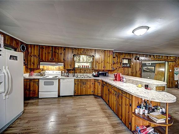5th image of 1525 Berry Ave