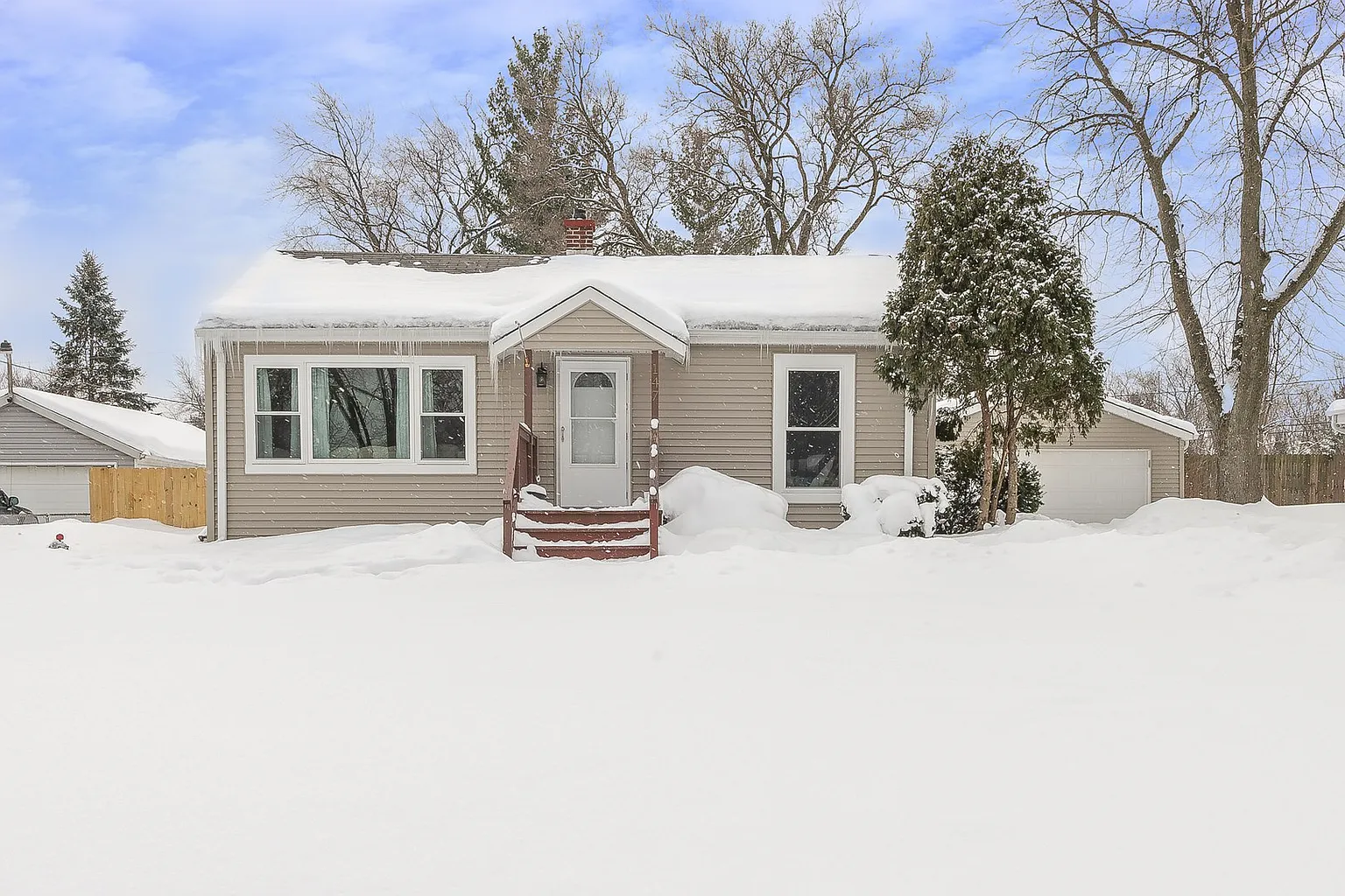 147 Iris Rd photo 1