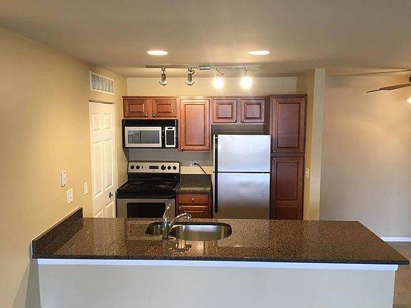5th image of 2744 Windsor Dr APT 202