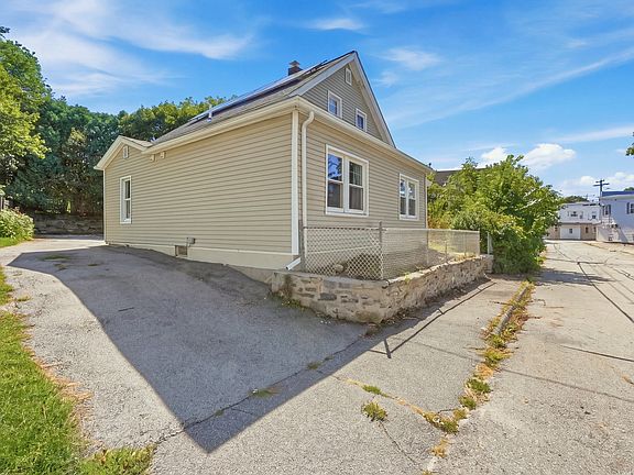 3rd image of 6 Goddard St