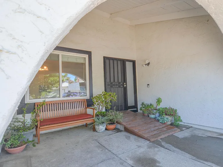 1321 Astoria Dr — Photo 5