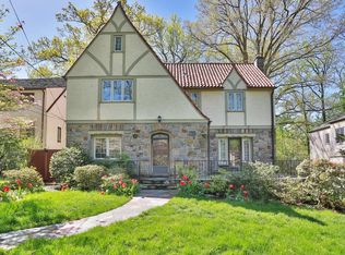 10 Lakeside Dr, New Rochelle, NY 10801