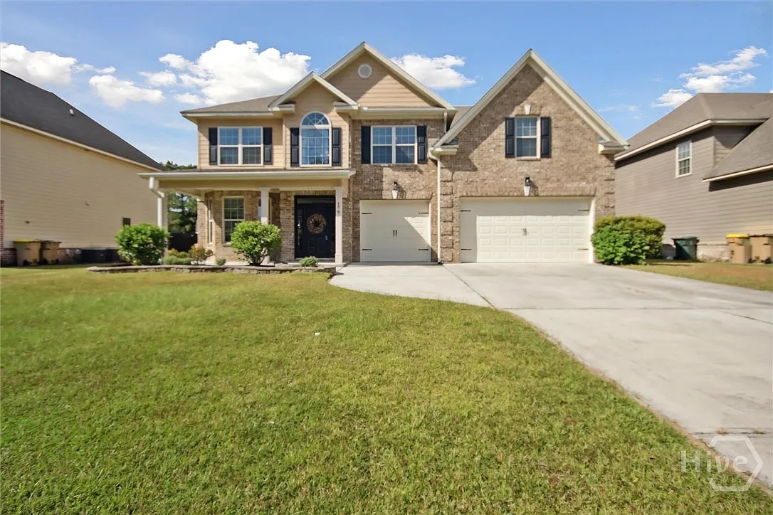 4 bed, 2.5 bath, 3529 sqft, $2,850 — Photo 2