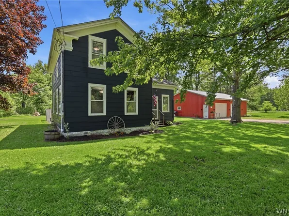 8840 Fisk Rd, Akron, NY 14001