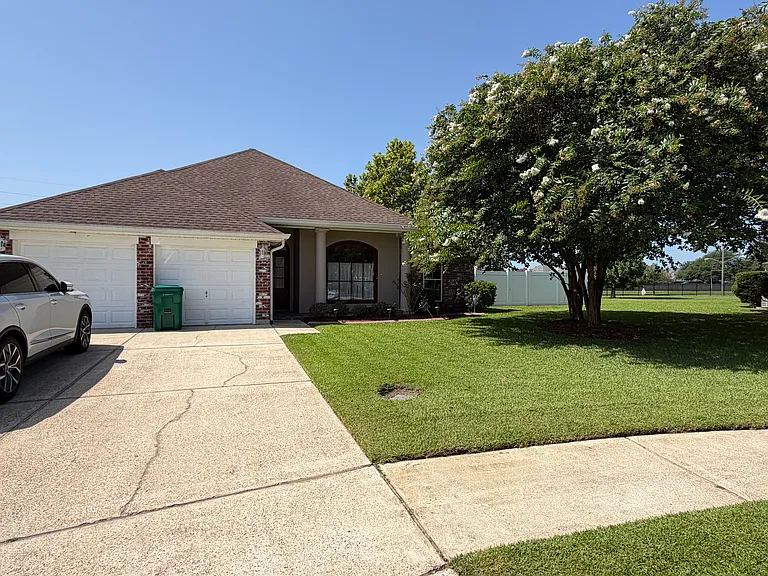 616 E Oak Point Ct — Photo 2