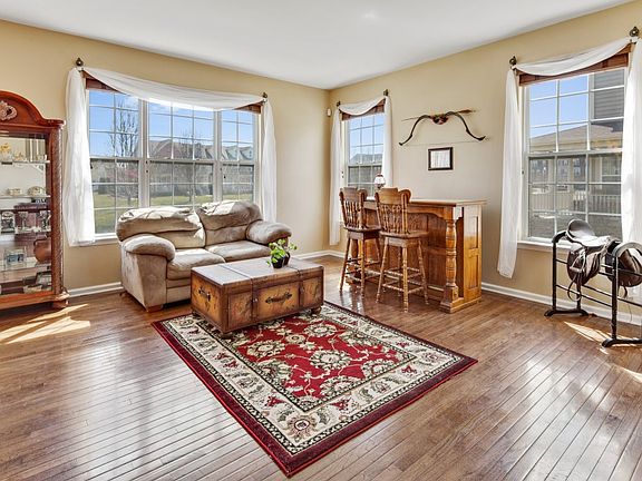 4th image of 1821 N Pollock Way