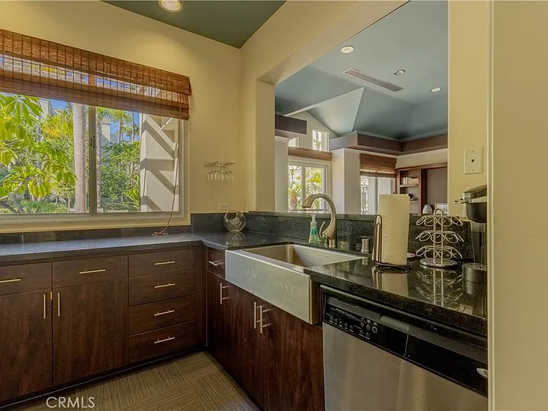 2233 Martin #108 — Photo 18