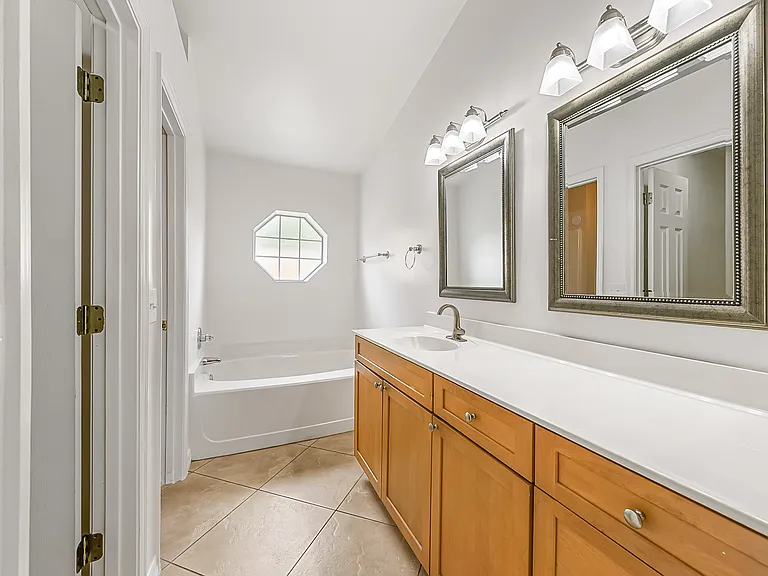 2941 Saint James Ln — Photo 16