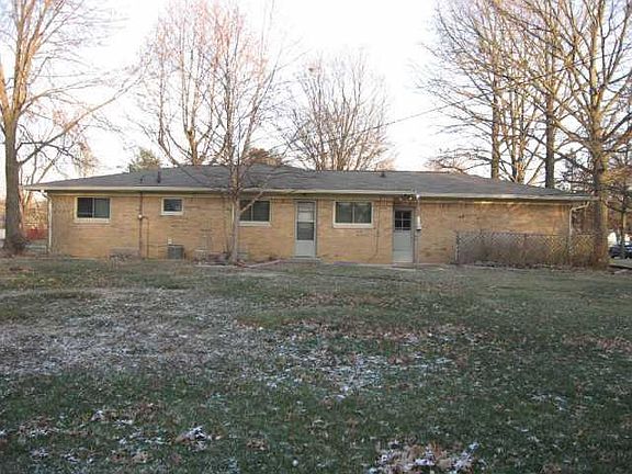 2nd image of 6136 N Broadmoor Plz