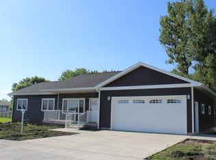 740 Pebblestone Ln, Garner, IA 50438
