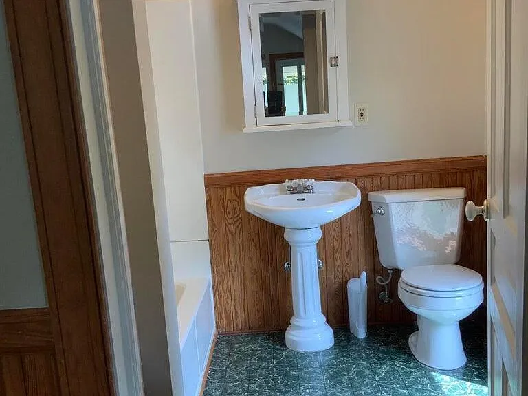 220 E Vermont Ave — Photo 4