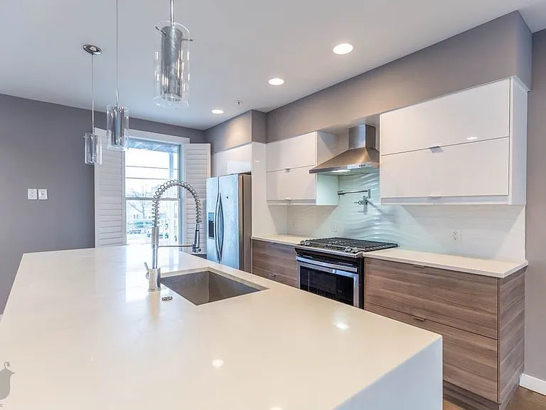 1330 Montello Ave NE #1 — Photo 2