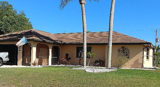 FRONT OF HOUSE 