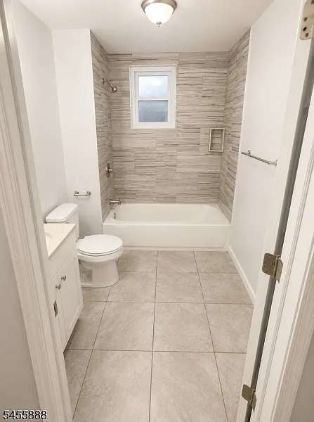 3 bed, 2.0 bath, $2,400 — Photo 3