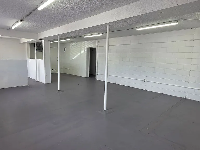 4901 Ridge Rd — Photo 5