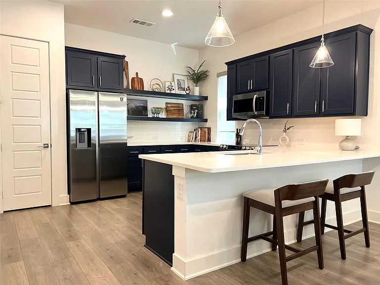 2823 Stanley Ave — Photo 3