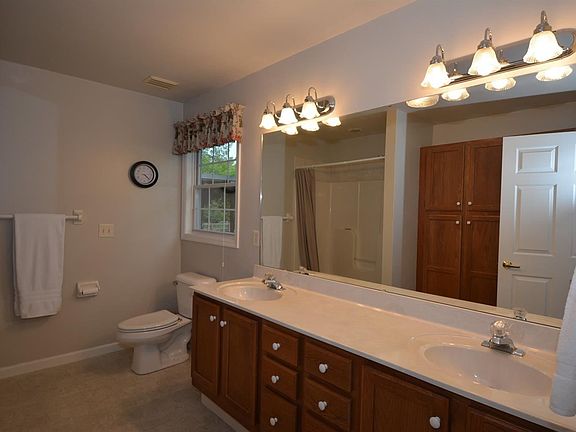 5th image of 6977 Oak Manor Dr