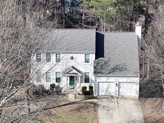 4th image of 30 Westhampton Ct