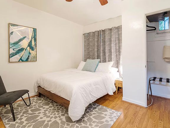 5th image of 31 S Venice Blvd #31