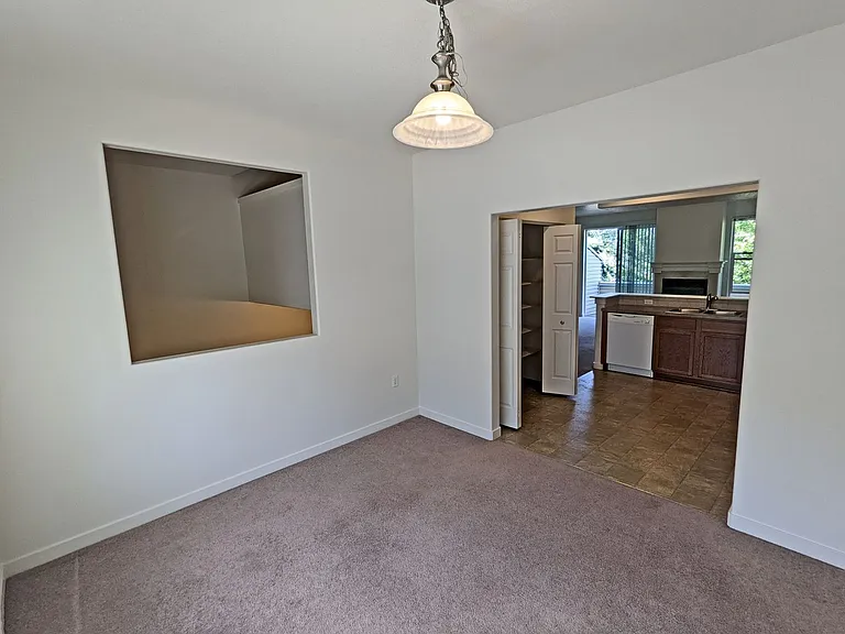 Halsey East Townhomes — Photo 18