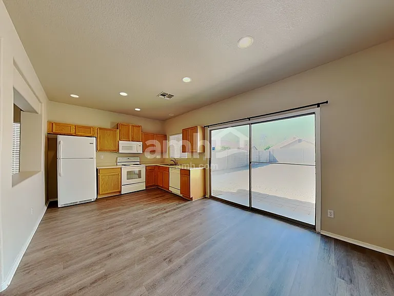 3506 N 130th Ave — Photo 5