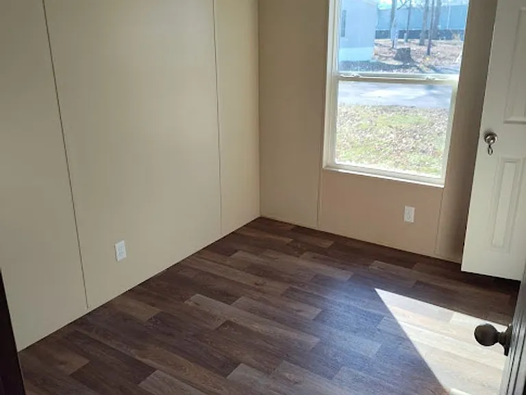5600 W Kilgore Ave — Photo 33