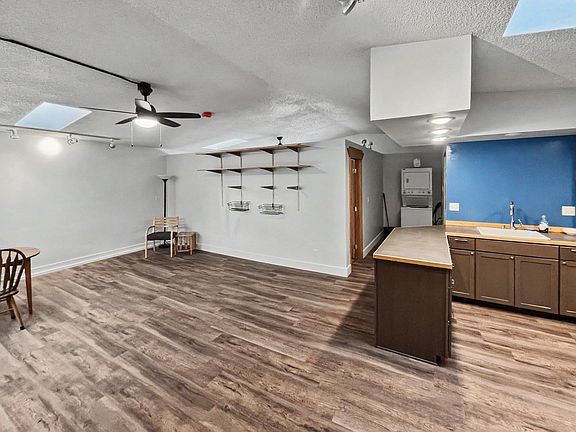 3rd image of 9330 Emerald Dr