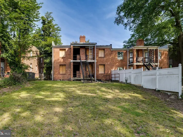 186 Chesapeake St SW, Washington, DC 20032