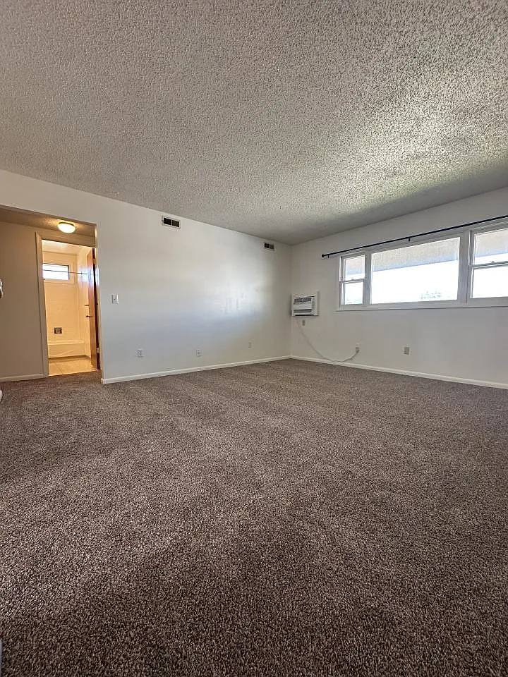 2 bed, 1.0 bath, 900 sqft, $975 — Photo 2