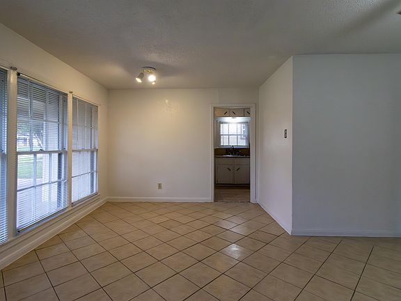 5th image of 1312 Massey St #1