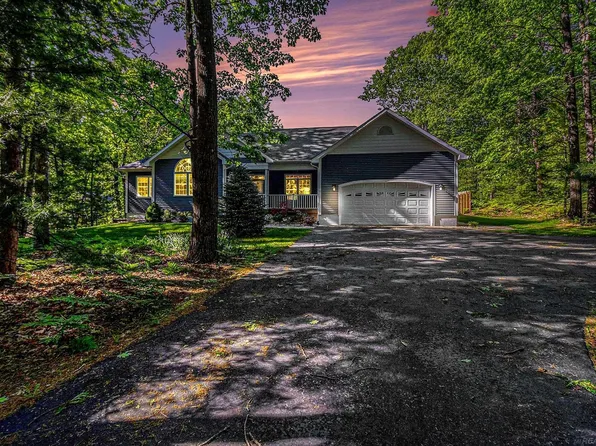 5492 Breckenridge Dr, Ludington, MI 49431