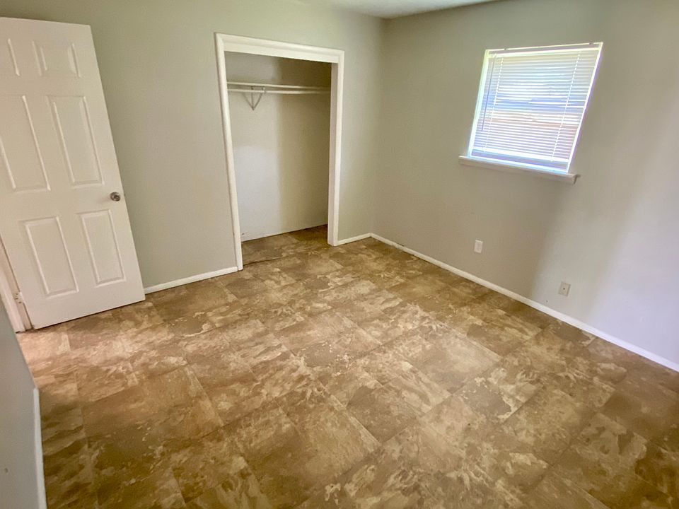 2nd image of 711 W Tulsa St #711