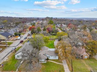 320 W Russell St, Weatherford, TX 76086