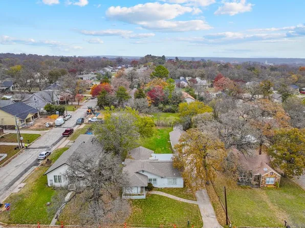 320 W Russell St, Weatherford, TX 76086