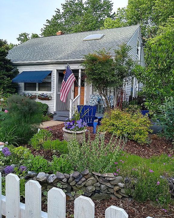 1st image of 102 Roosevelt Ct