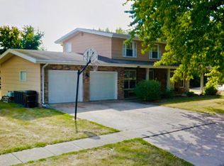 301 Peacock Dr #A, Mahomet, IL 61853