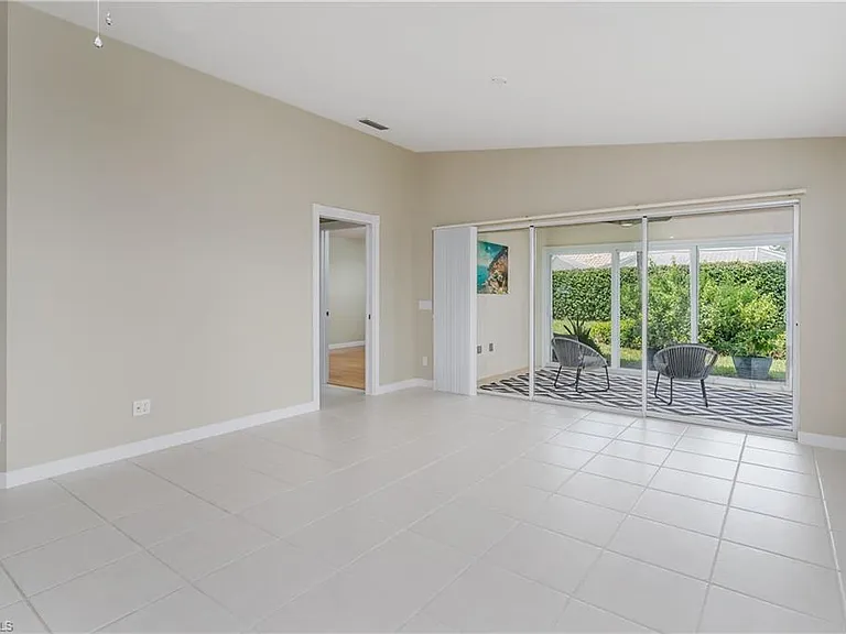 4949 Kingston Way — Photo 8