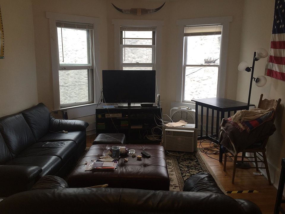 Spacious Common Area