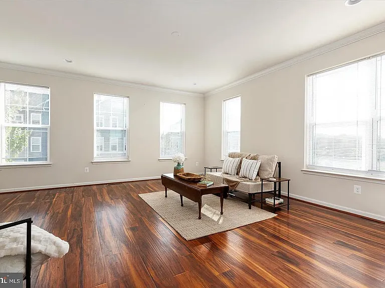 109 Splendor Garden Way — Photo 23