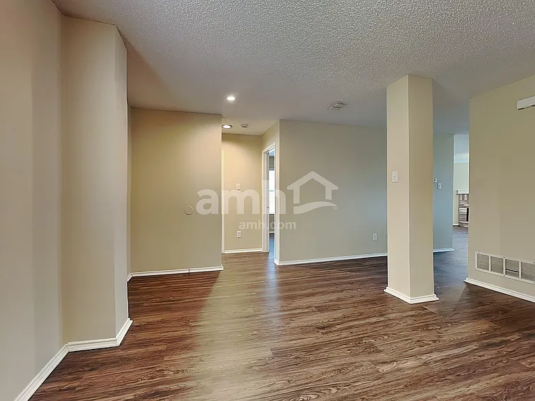 1430 Stewart Dr — Photo 5