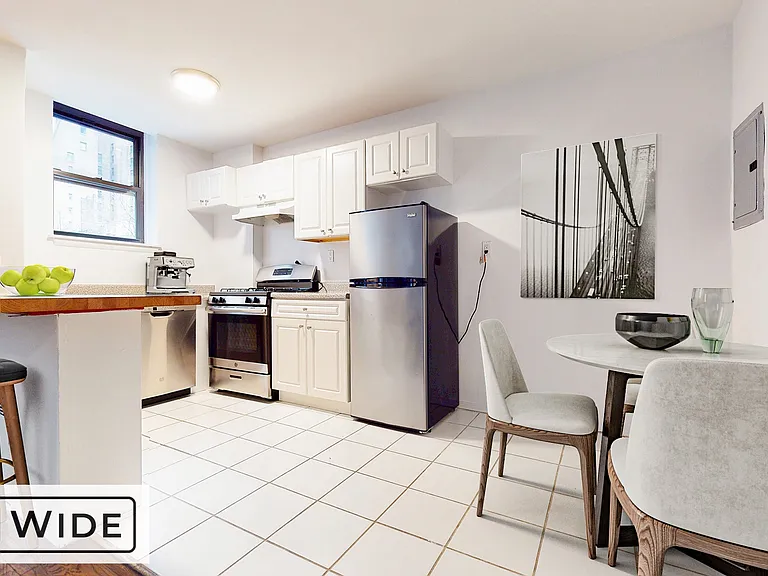 300 E 49th St #1B — Photo 3