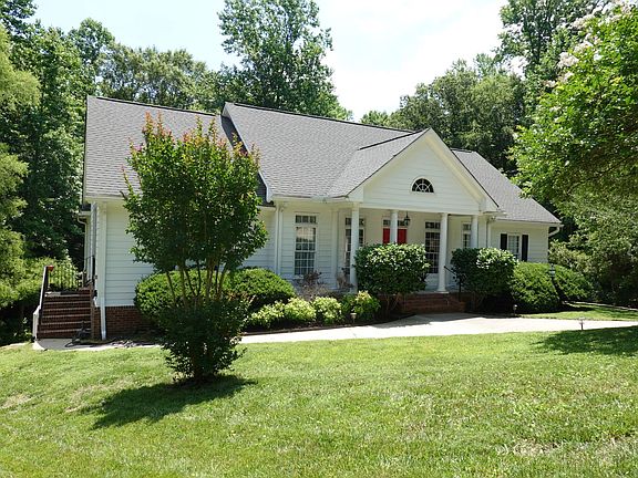 3rd image of 118 Kempe Dr
