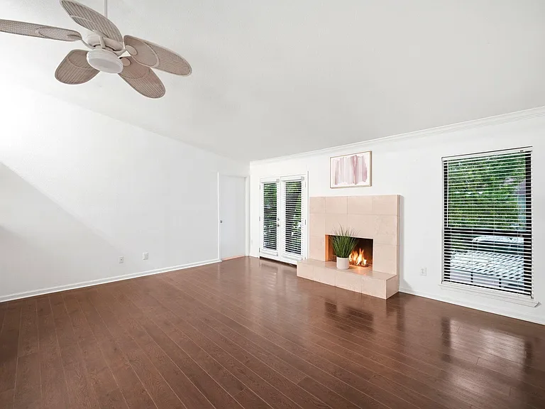 2425 Augusta Dr #22 — Photo 9
