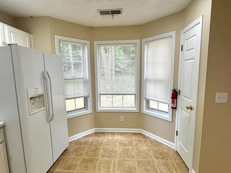 185 Weatherstone Dr — Photo 5